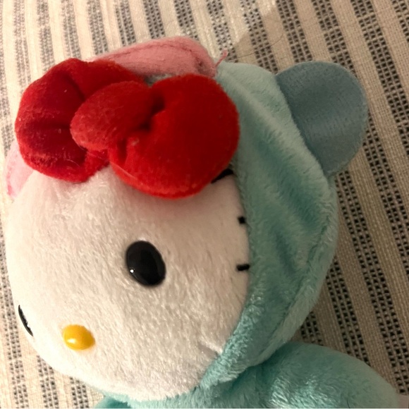 ๐RARE๐ Sanrio Hello Kitty dressed as Hangyodon plushie - Picture 8 of 11